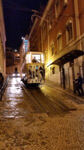 ポルトガル旅行中に撮ったのトラムの写真。