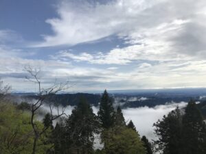 御岳山の宿坊に泊まった時に部屋から見えた景色（記事とは無関係)
